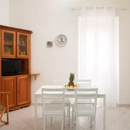 Homey Experience - Old Town Apartment *